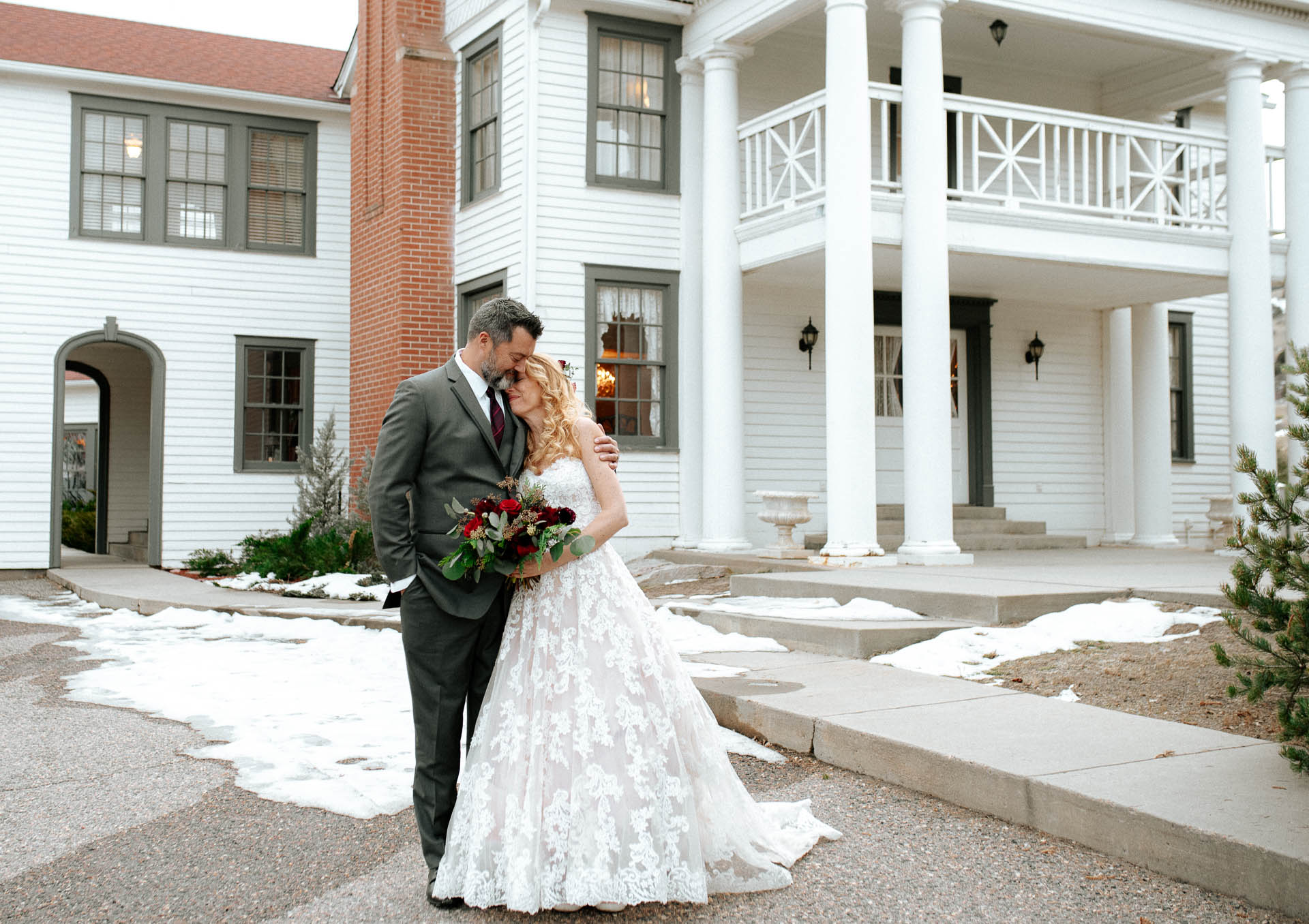 morrison colorado christmas mountain wedding at willow ridge manor